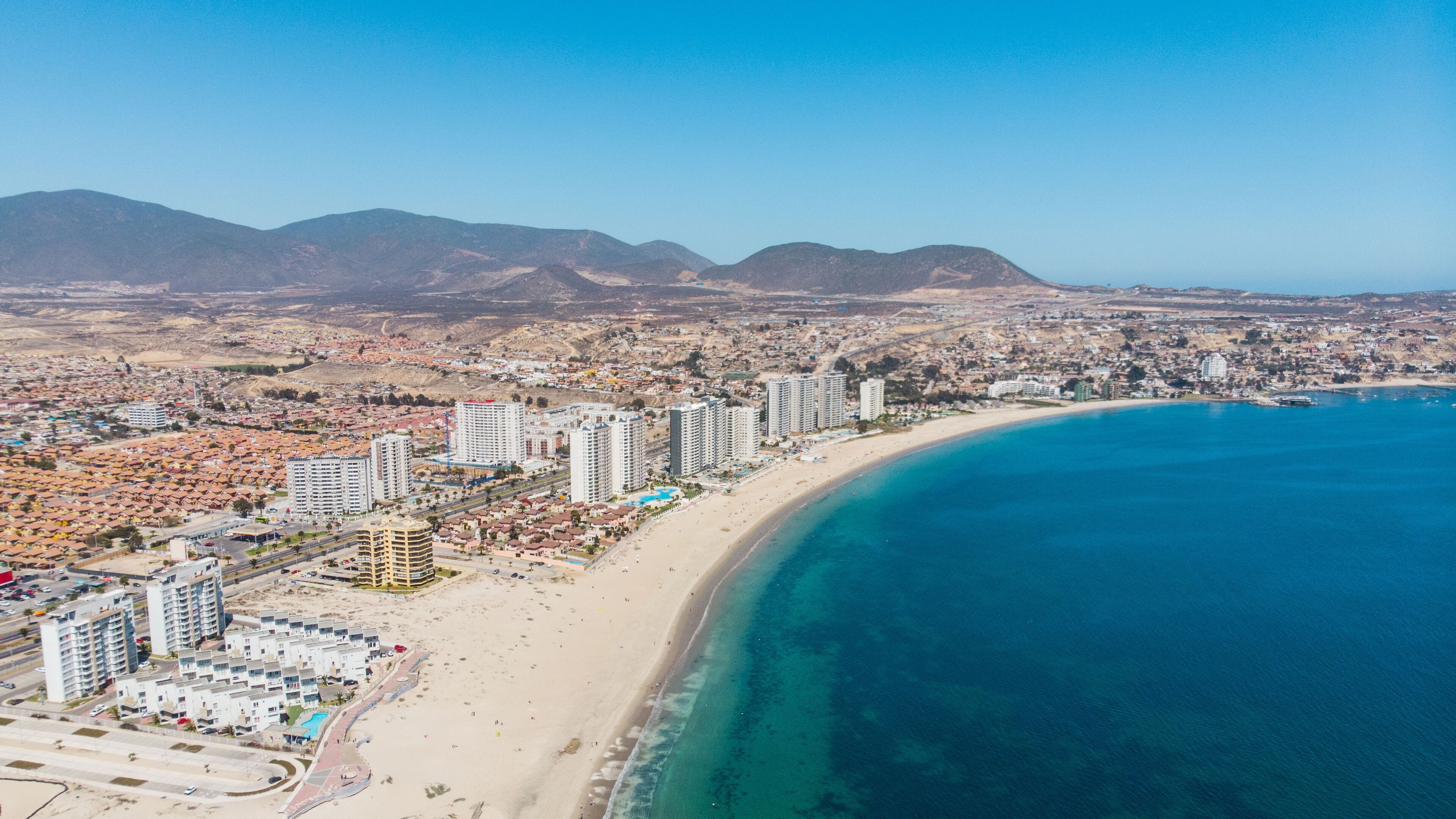 Paso Agua Negra, La Serena y Totoralillo: alta cordillera y playa turquesa